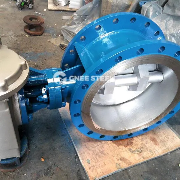 Válvulas de borboleta com deslocamento triplo da solda