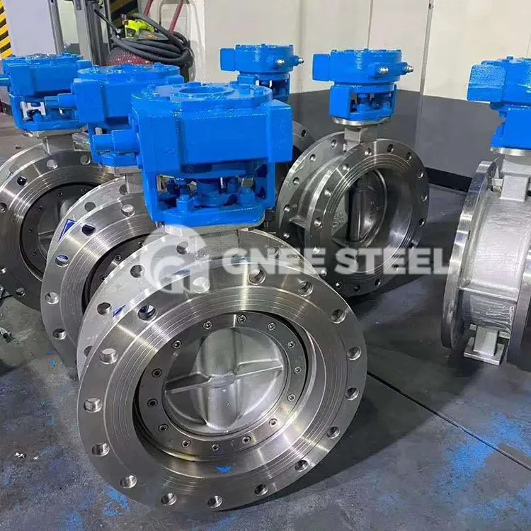 Válvula borboleta de deslocamento triplo